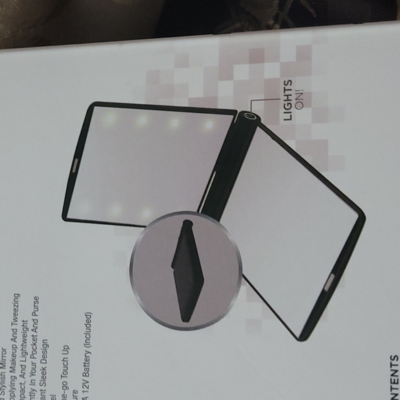 New in box Vivitar simply beautiful black compact LED mirror w/ battery included - Picture 7 of 12